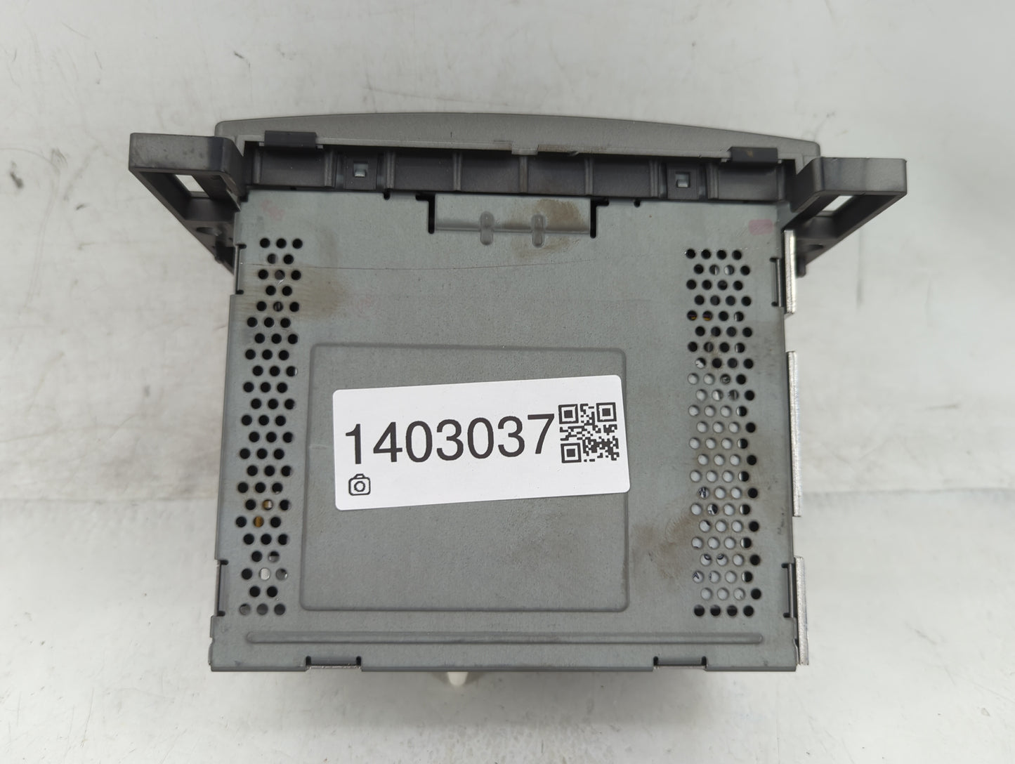2006 Pontiac Torrent Radio AM FM Cd Player Receiver Replacement P/N:15868179 Fits OEM Used Auto Parts - Oemusedautoparts1.co