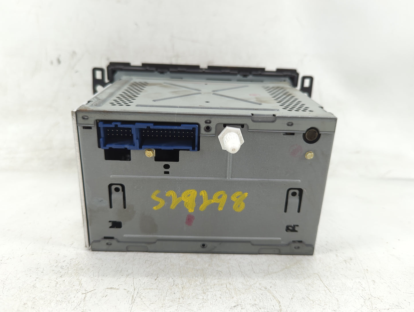 2006 Pontiac Torrent Radio AM FM Cd Player Receiver Replacement P/N:15868179 Fits OEM Used Auto Parts - Oemusedautoparts1.co