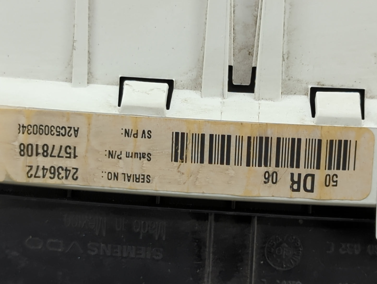 2006 Pontiac Torrent Instrument Cluster Speedometer Gauges P/N:15778108 Fits OEM Used Auto Parts - Oemusedautoparts1.com