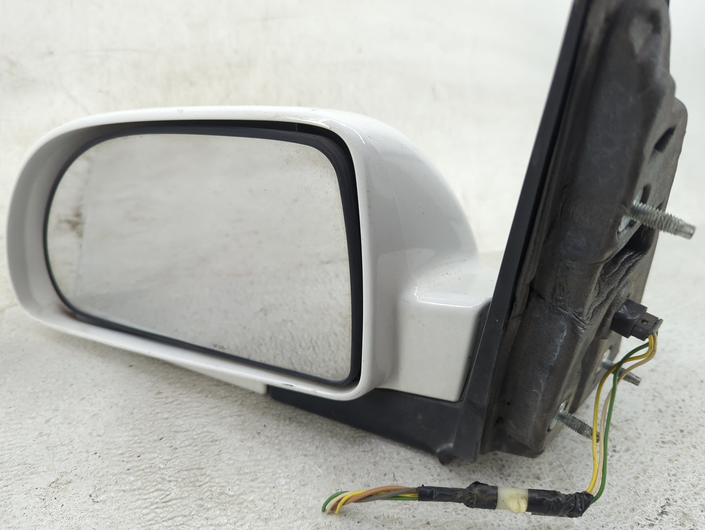 2006 Pontiac Torrent Driver Side View Mirror - Left Door Mirror OEM Used - Oemusedautoparts1.com