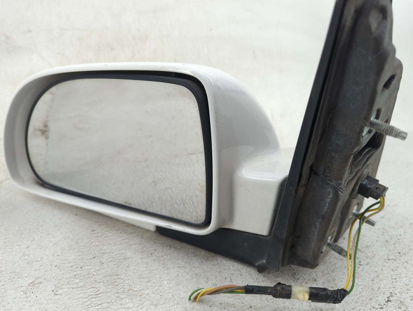 2006 Pontiac Torrent Driver Side View Mirror - Left Door Mirror OEM Used - Oemusedautoparts1.com