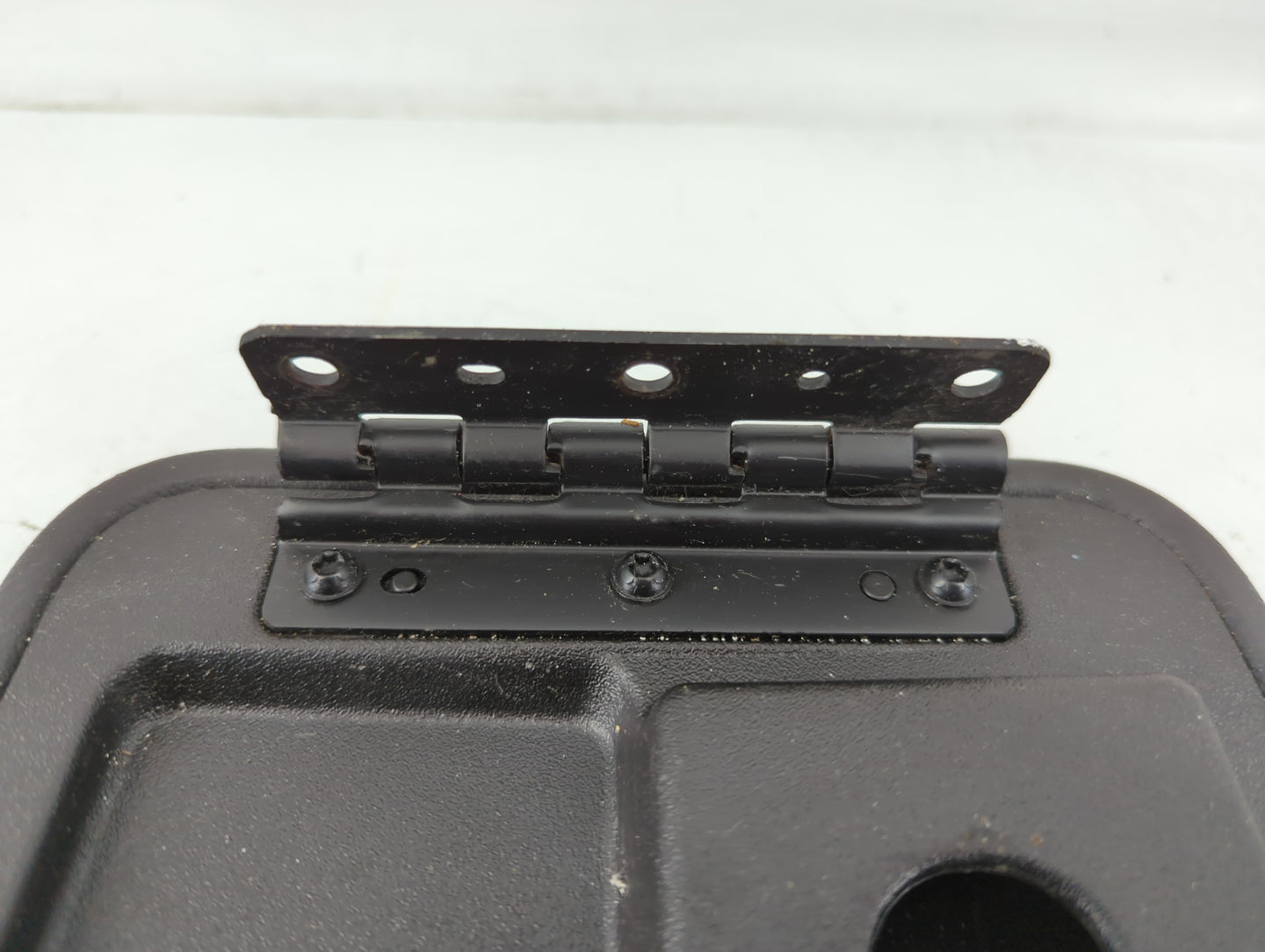 2006 Pontiac Torrent Center Console Armrest Cover Lid P/N:6054B Fits OEM Used Auto Parts - Oemusedautoparts1.com