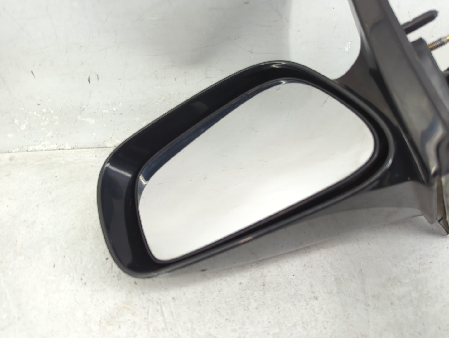 2005-2008 Pontiac Vibe Driver Side View Mirror - Left Door Mirror OEM Used - Oemusedautoparts1.com