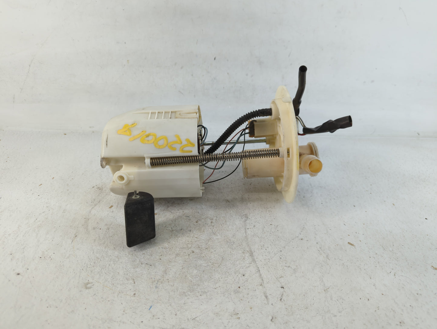 2005-2008 Pontiac Vibe Electrical Gas Fuel Pump Assembly - Oemusedautoparts1.com