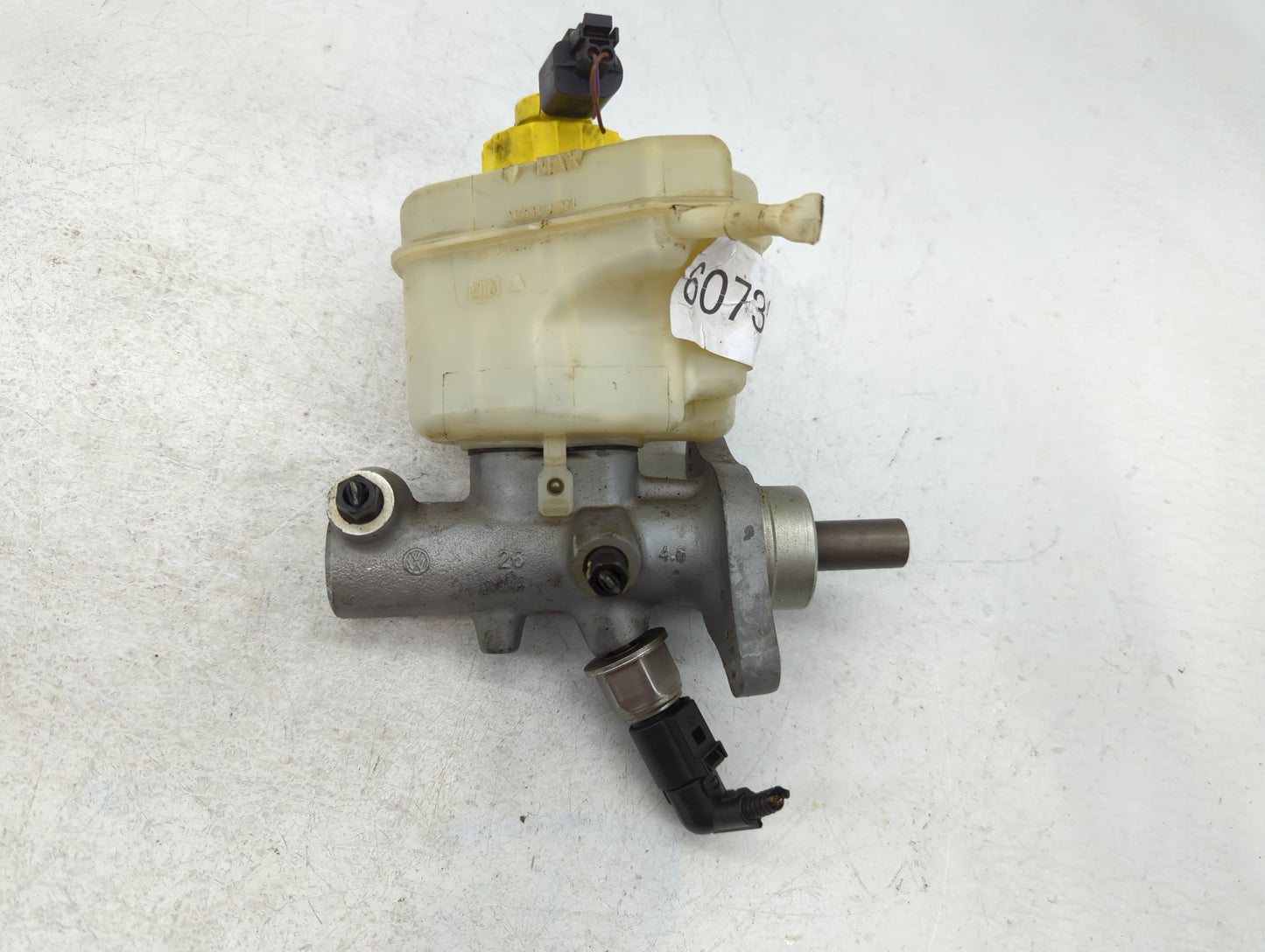 2003-2006 Porsche Cayenne Brake Master Cylinder - Oemusedautoparts1.com