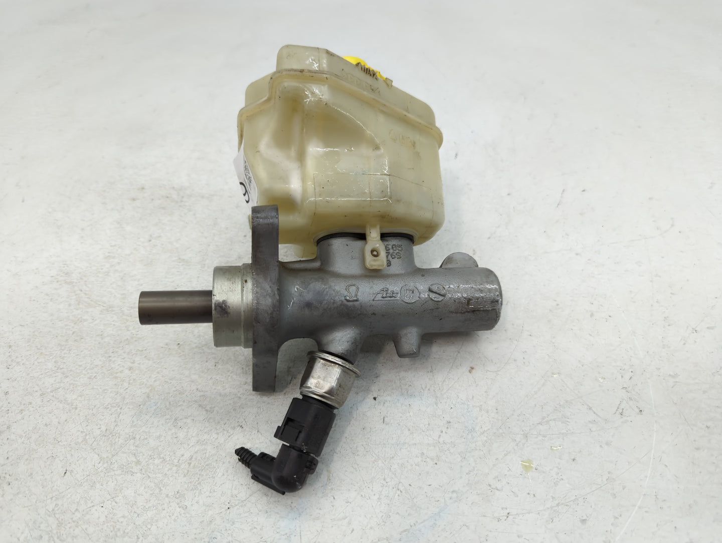 2003-2006 Porsche Cayenne Brake Master Cylinder - Oemusedautoparts1.com