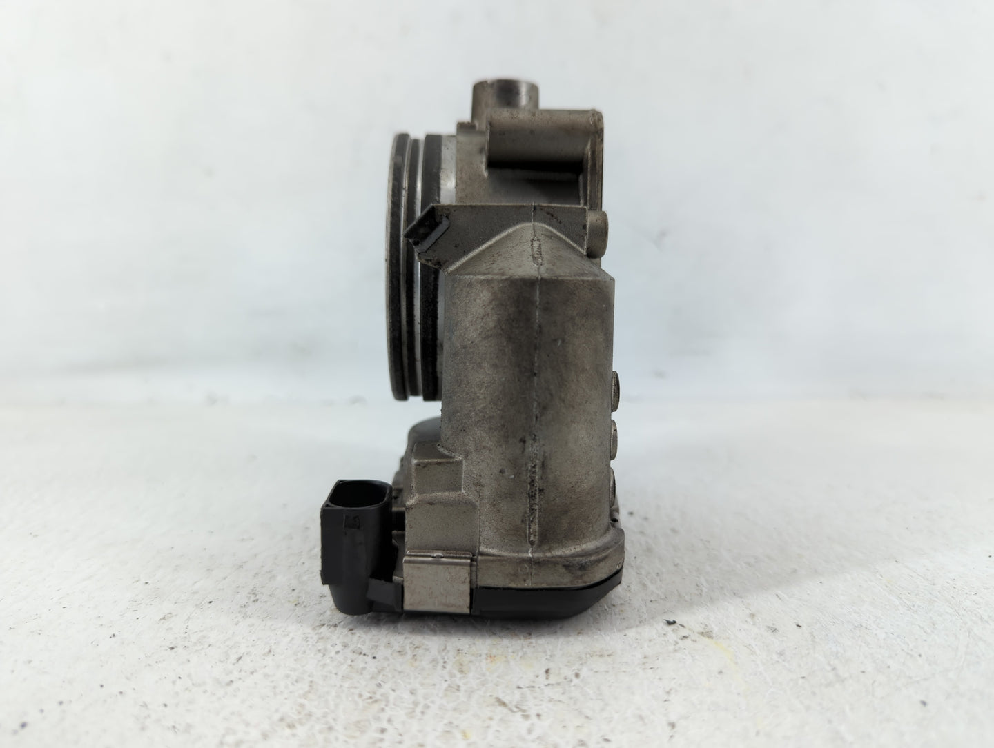 2006 Porsche Cayman Throttle Body P/N:022 133 062 AF 997 605 115 00 Fits Fits 2007 2008 OEM Used Auto Parts - Oemusedautopar