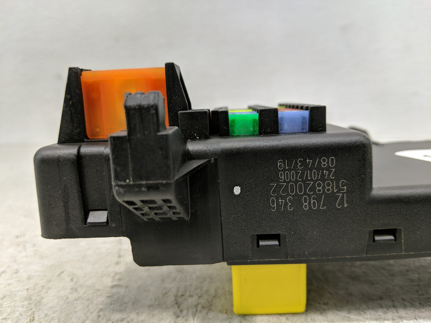 2006 Saab 9-3 Fusebox Fuse Box Panel Relay Module P/N:12 772 045 12798346 Fits OEM Used Auto Parts - Oemusedautoparts1.com