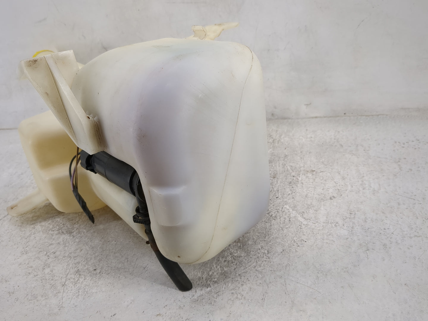 2002-2010 Saab 9-5 Windshield Washer Fluid Reservoir Bottle - Oemusedautoparts1.com