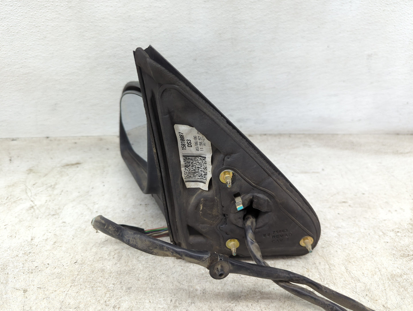 2005-2006 Saab 9-7x Driver Side View Mirror - Left Door Mirror OEM Used - Oemusedautoparts1.com
