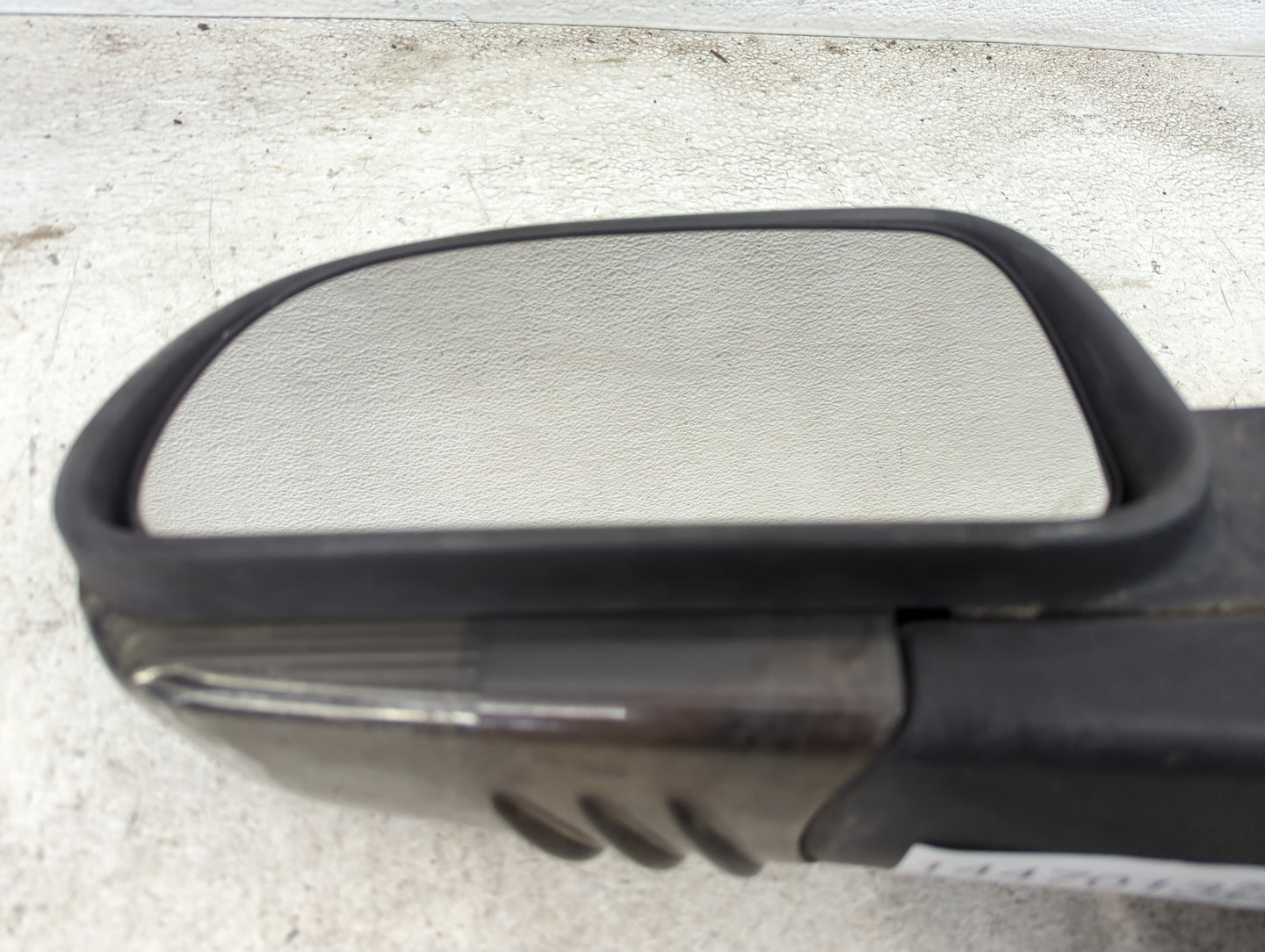 2005-2006 Saab 9-7x Driver Side View Mirror - Left Door Mirror OEM Used - Oemusedautoparts1.com