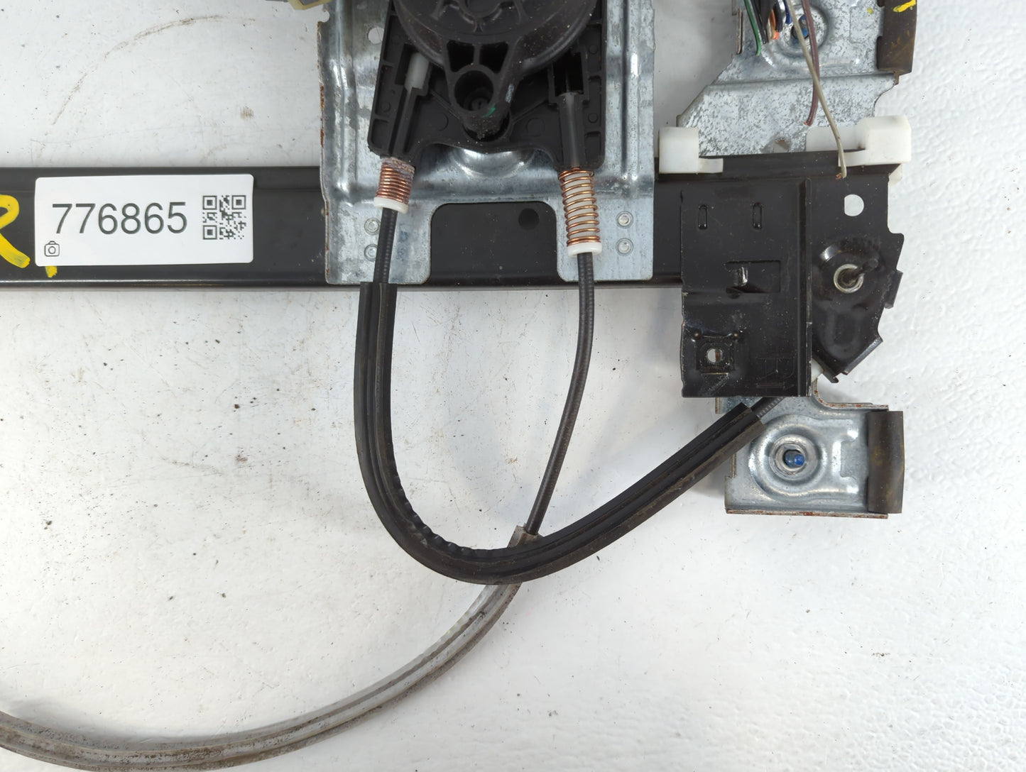2006 Saab 9-7x Passenger Front Right Power Window Motor - Oemusedautoparts1.com