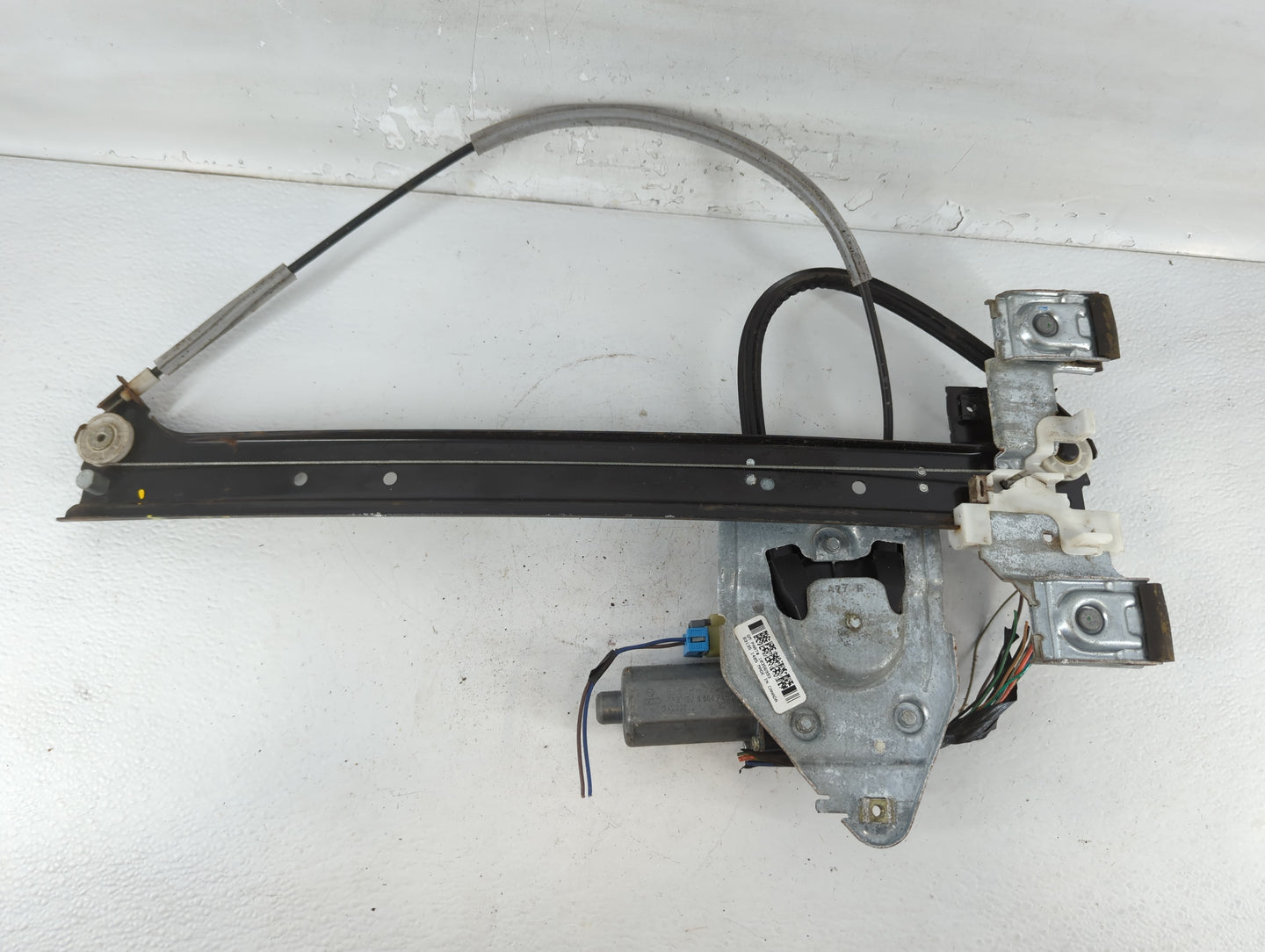 2006 Saab 9-7x Passenger Front Right Power Window Motor - Oemusedautoparts1.com