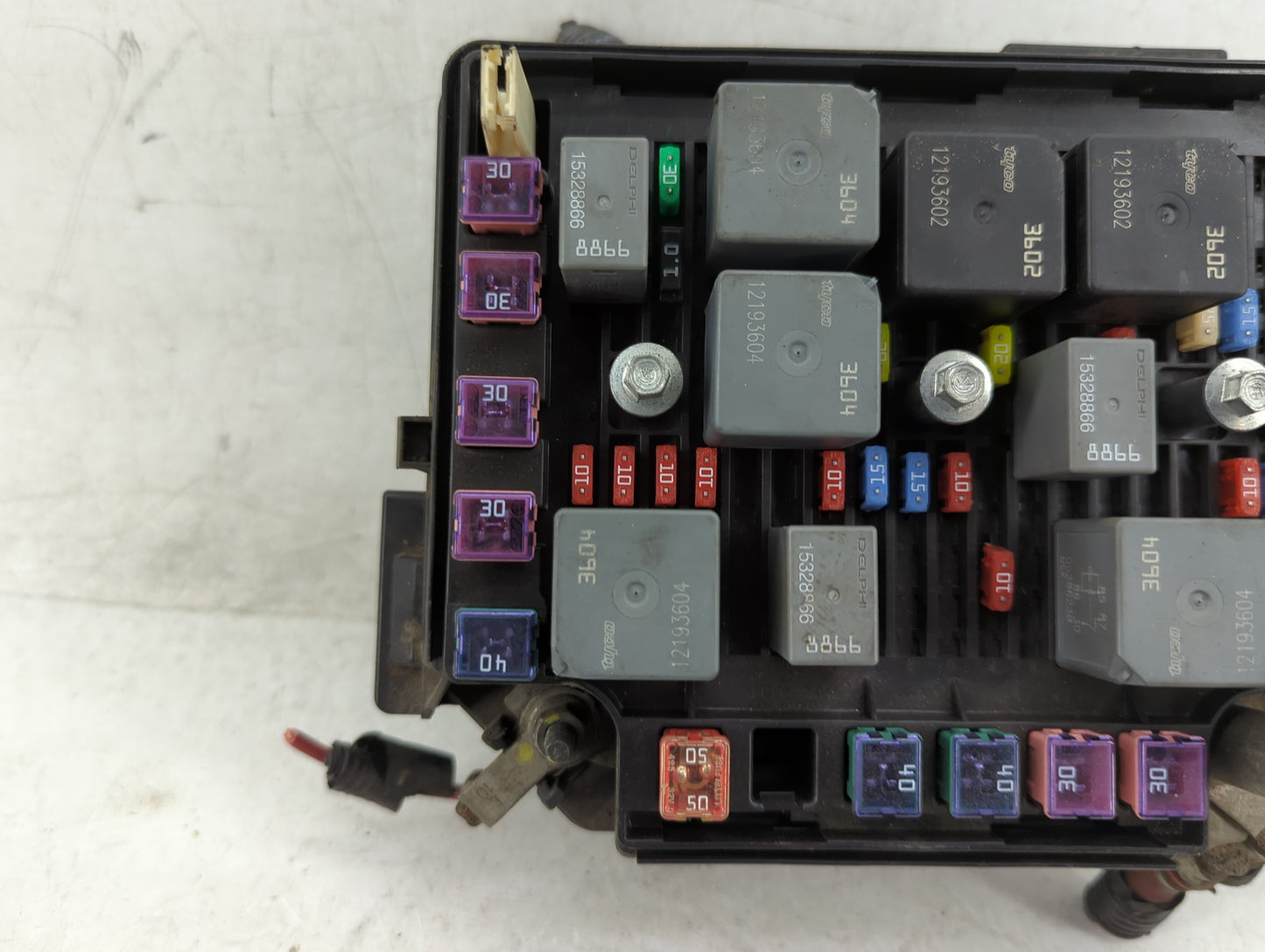 2006 Saturn Ion Fusebox Fuse Box Panel Relay Module P/N:13530414 15819063 Fits OEM Used Auto Parts - Oemusedautoparts1.com