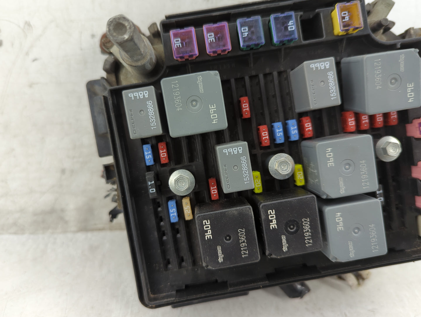 2006 Saturn Ion Fusebox Fuse Box Panel Relay Module P/N:13530414 15819063 Fits OEM Used Auto Parts - Oemusedautoparts1.com