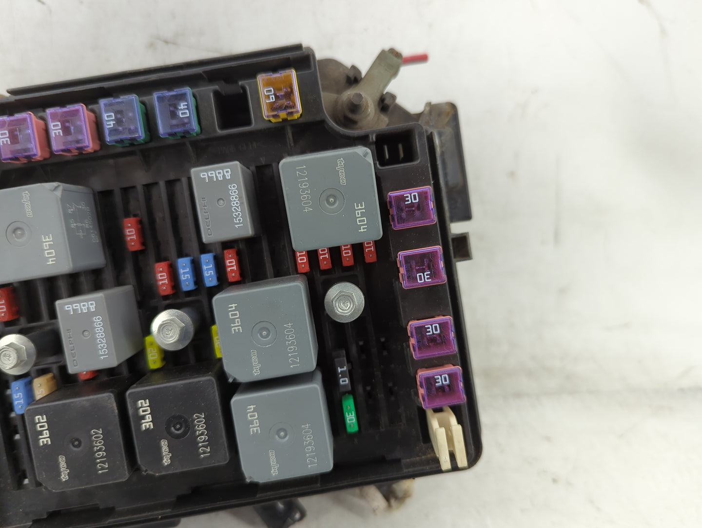 2006 Saturn Ion Fusebox Fuse Box Panel Relay Module P/N:13530414 15819063 Fits OEM Used Auto Parts - Oemusedautoparts1.com