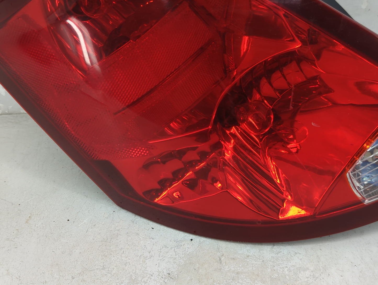 2003-2007 Saturn Ion Tail Light Assembly Driver Left OEM P/N:M435-U000L 96592 Fits Fits 2003 2004 2005 2006 2007 OEM Used Au