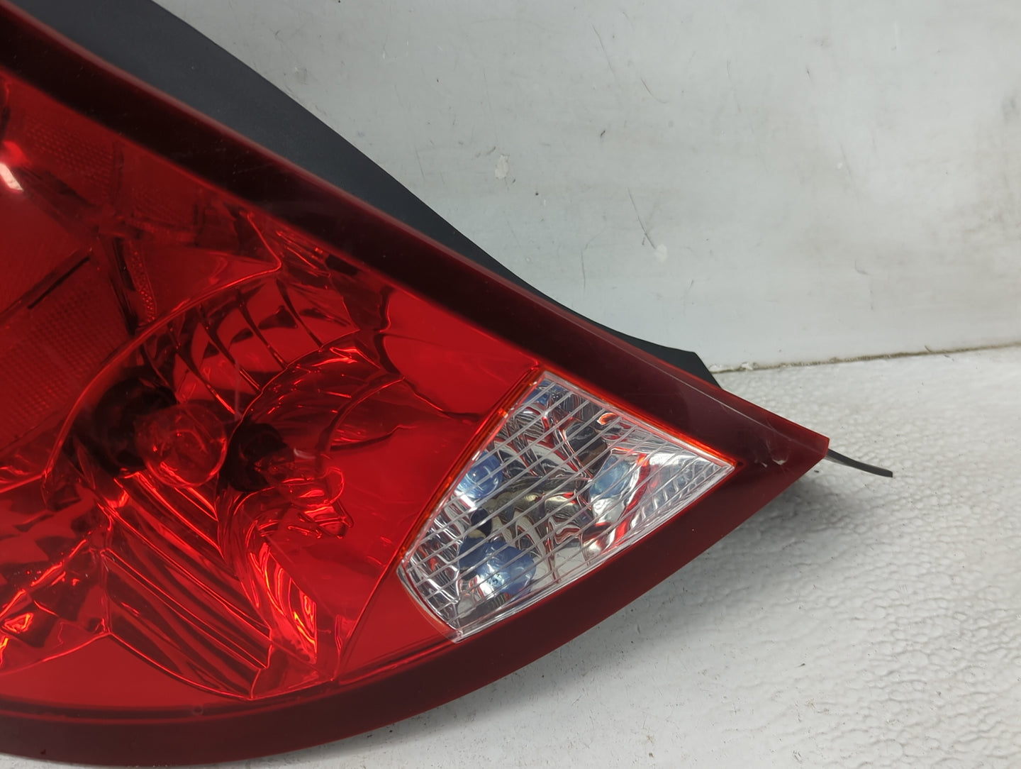 2003-2007 Saturn Ion Tail Light Assembly Driver Left OEM P/N:M435-U000L 96592 Fits Fits 2003 2004 2005 2006 2007 OEM Used Au