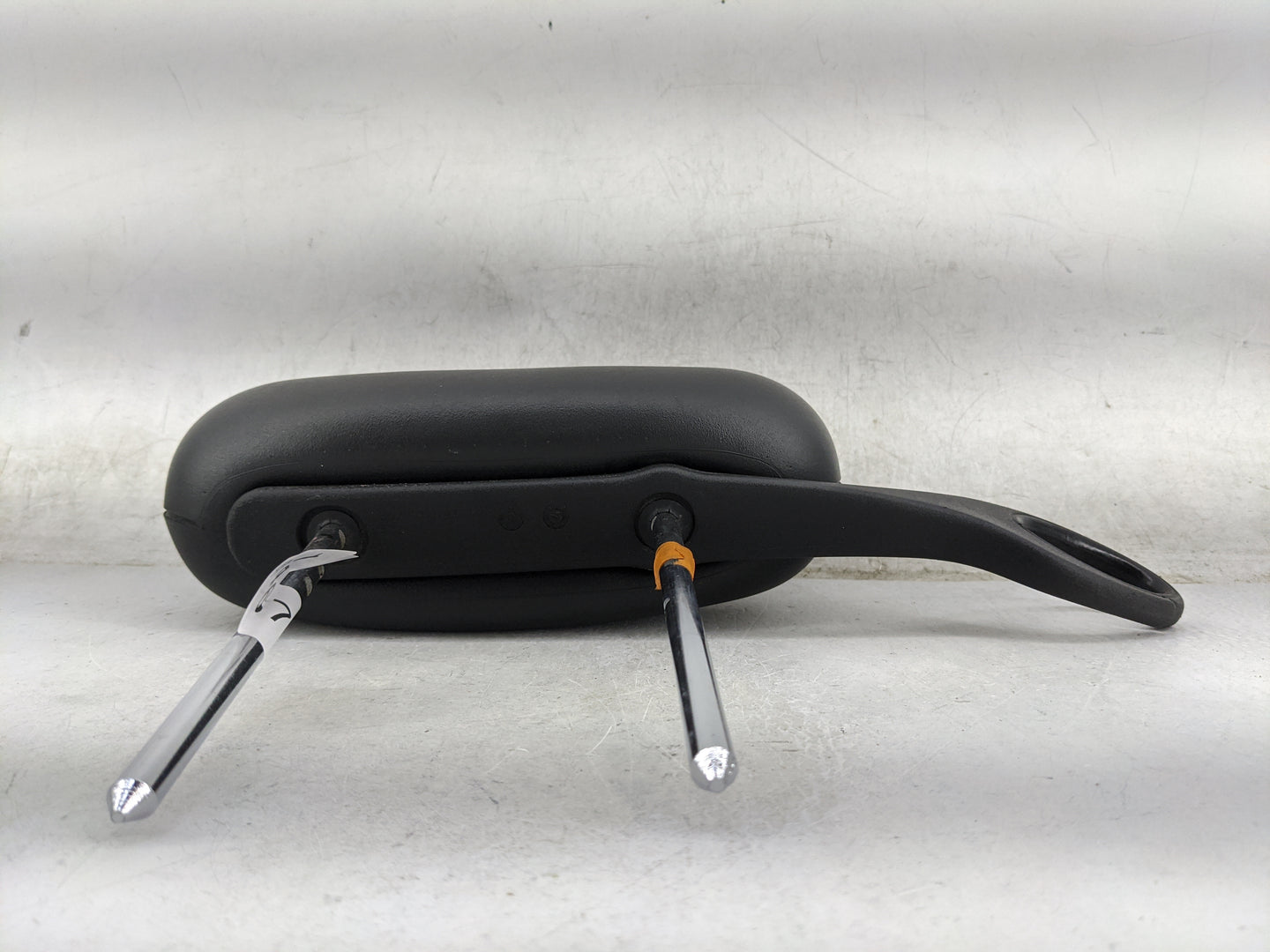 2004-2007 Saturn Ion Headrest Head Rest Front Driver Seat Black - Oemusedautoparts1.com
