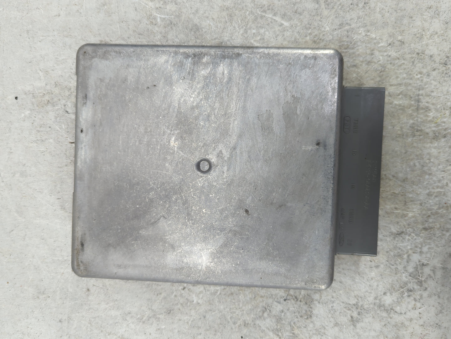 2005-2006 Saturn Ion PCM Engine Control Computer ECU ECM PCU OEM P/N:2L8A-12A650-AD AJ48-18881-B Fits Fits 2005 2006 OEM Use