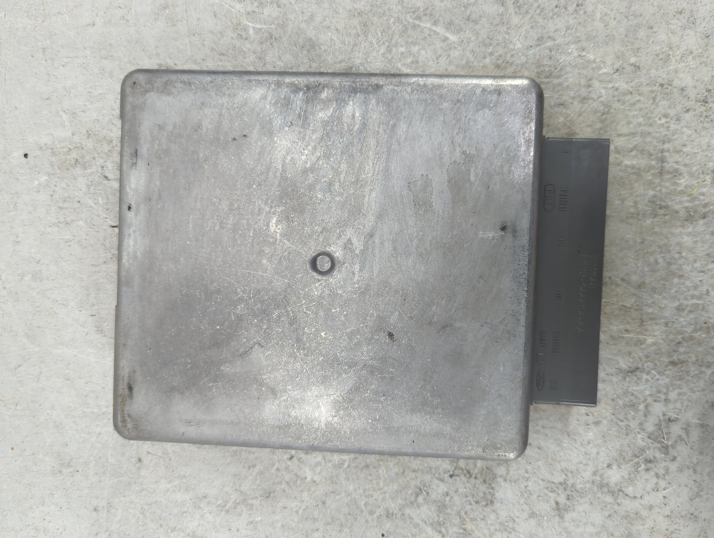 2005-2006 Saturn Ion PCM Engine Control Computer ECU ECM PCU OEM P/N:2L8A-12A650-AD AJ48-18881-B Fits Fits 2005 2006 OEM Use