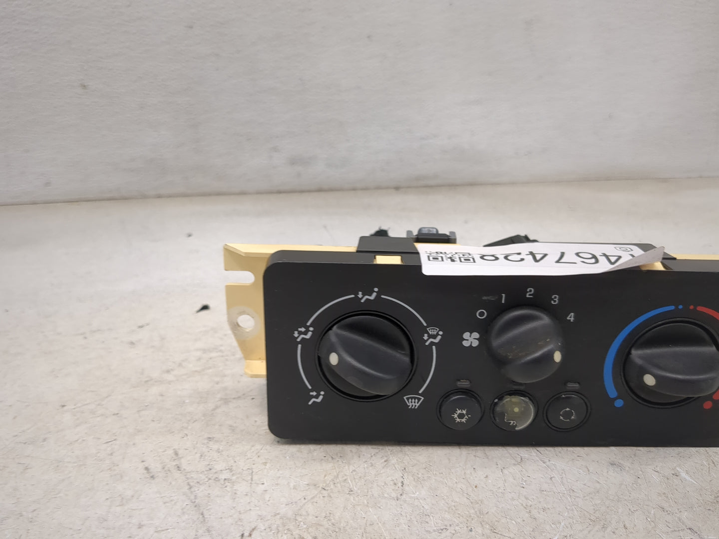 2006-2007 Saturn Ion Climate Control Module Temperature AC/Heater Replacement P/N:28020872 Fits Fits 2006 2007 OEM Used Auto