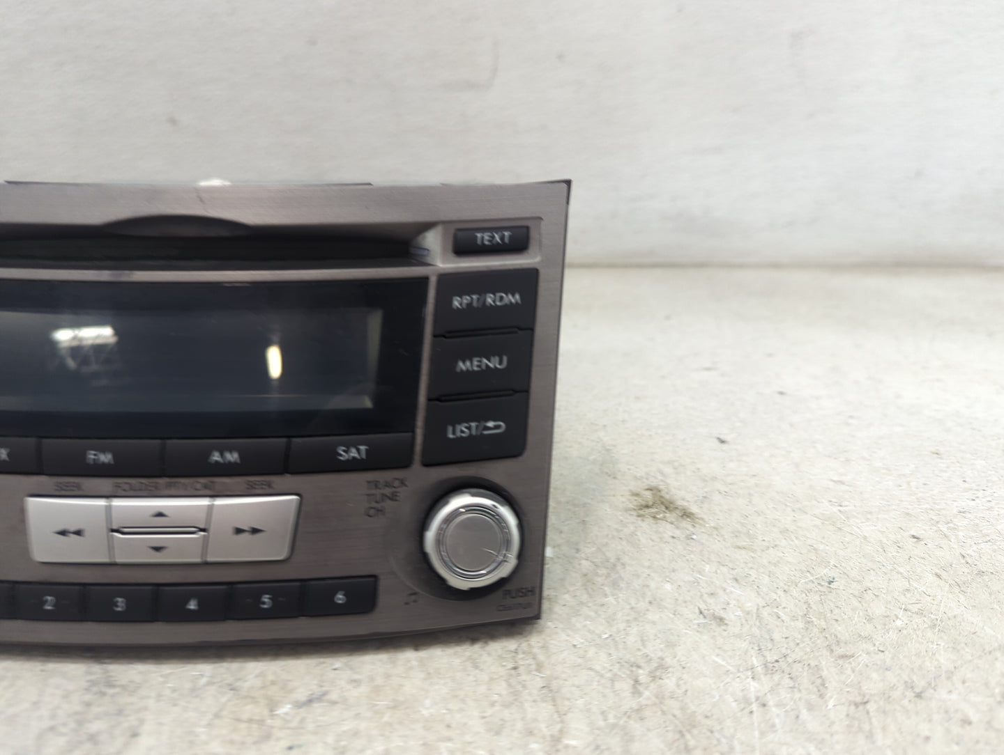 2006-2007 Saturn Ion Radio AM FM Cd Player Receiver Replacement P/N:86201AJ61A Fits Fits 2006 2007 OEM Used Auto Parts - Oem