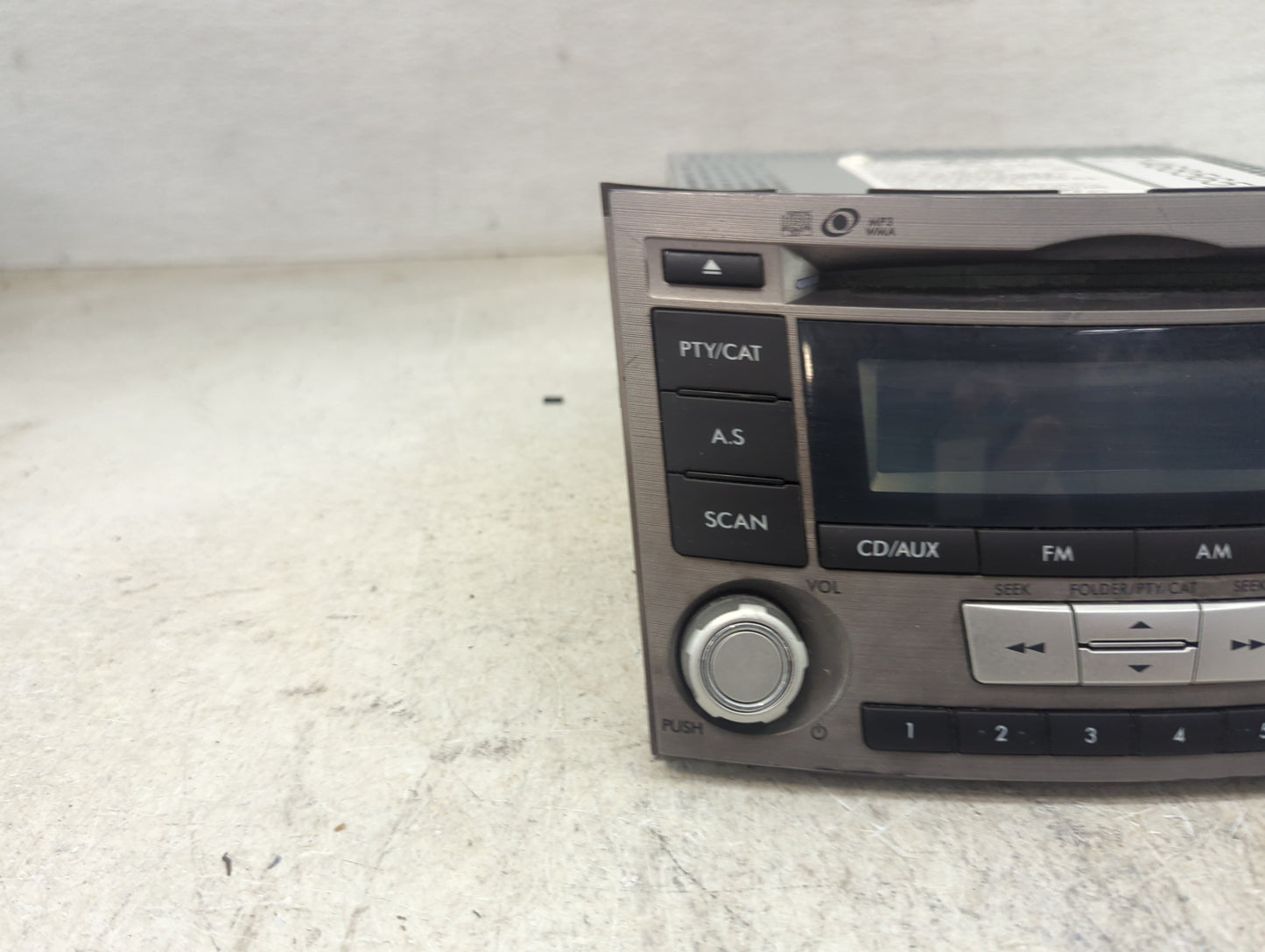 2006-2007 Saturn Ion Radio AM FM Cd Player Receiver Replacement P/N:86201AJ61A Fits Fits 2006 2007 OEM Used Auto Parts - Oem