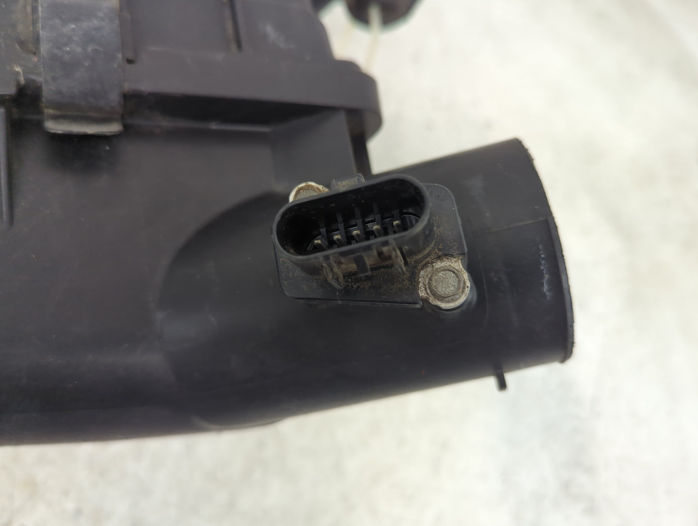 2006-2006 Saturn Ion Air Cleaner Intake-duct Hose Tube 1495475 - Oemusedautoparts1.com