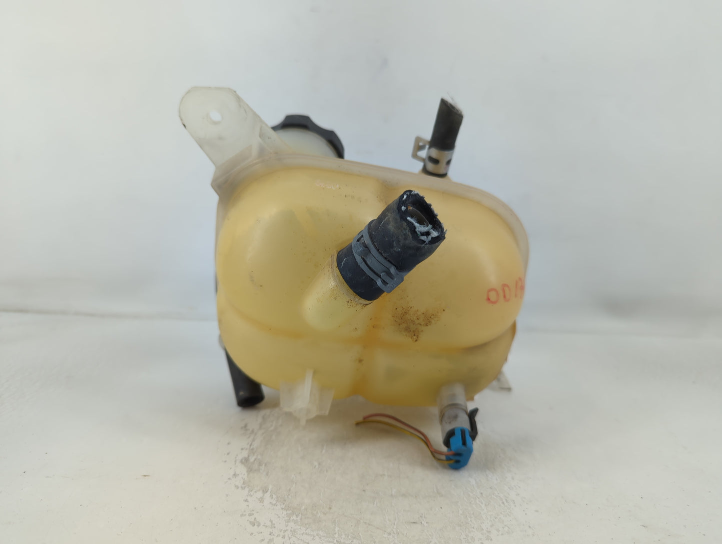 2003-2007 Saturn Ion Windshield Washer Fluid Reservoir Bottle Oem 769108 - Oemusedautoparts1.com