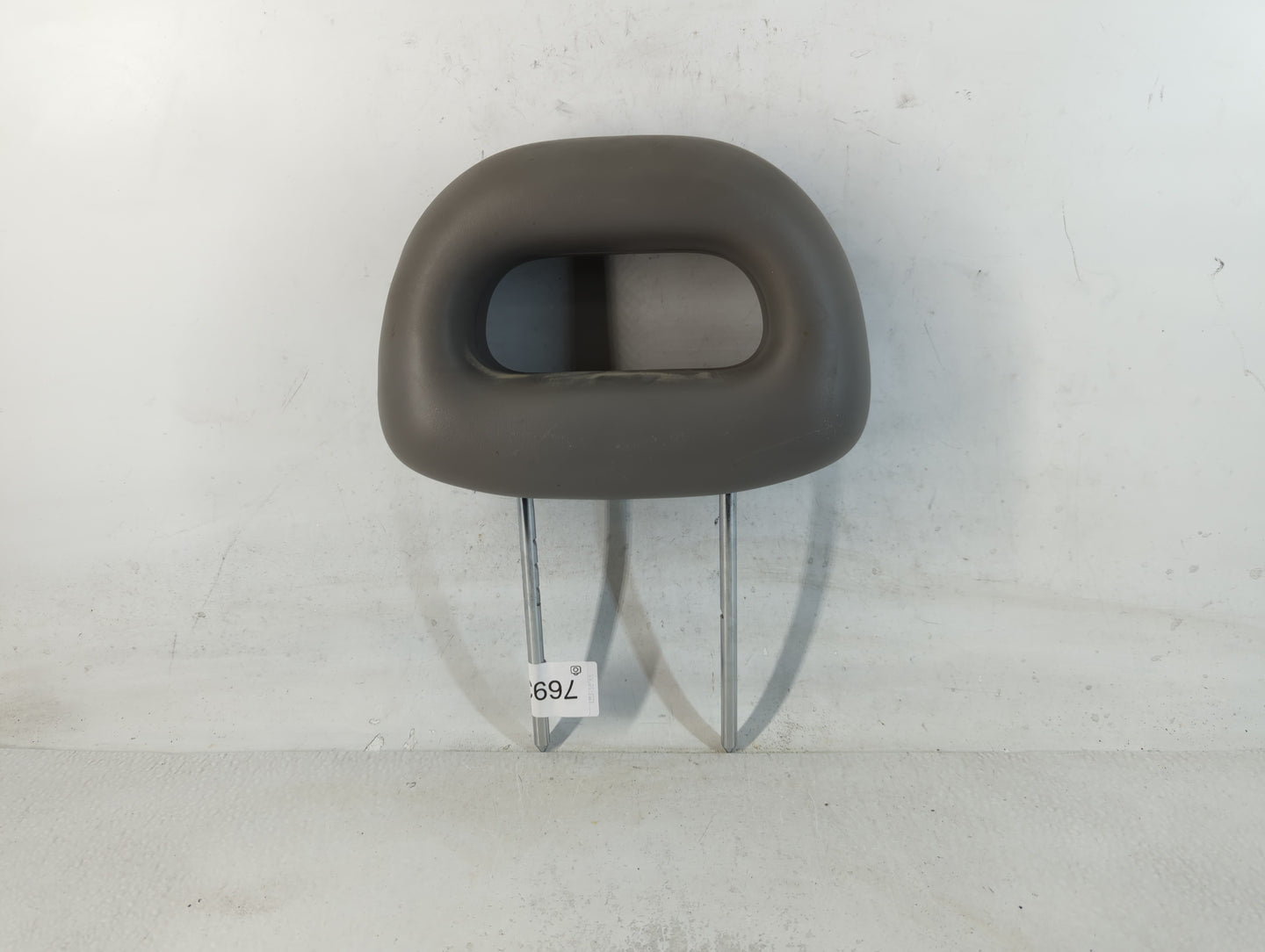 2004-2007 Saturn Ion Headrest Head Rest Rear Seat Fits Fits 2004 2005 2006 2007 OEM Used Auto Parts - Oemusedautoparts1.com