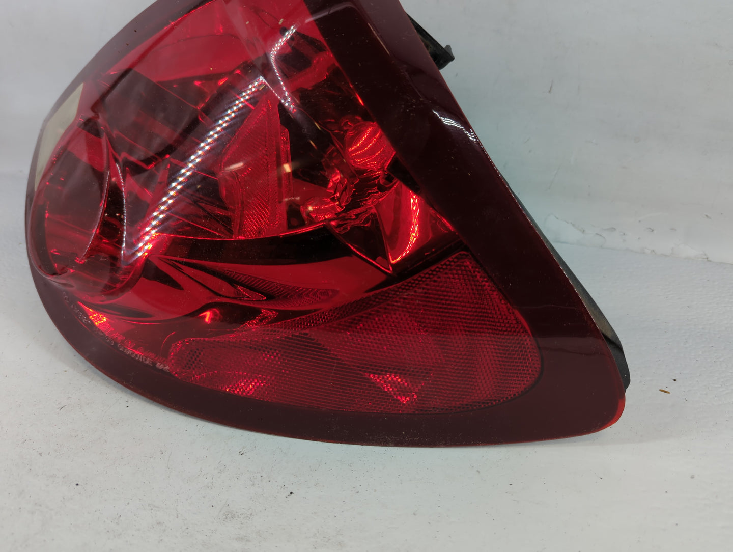 2003-2007 Saturn Ion Tail Light Assembly Passenger Right OEM P/N:22723023 Fits Fits 2003 2004 2005 2006 2007 OEM Used Auto P