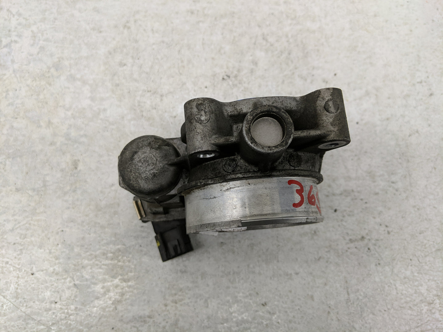 2006 Saturn Relay Throttle Body Fits OEM Used Auto Parts - Oemusedautoparts1.com