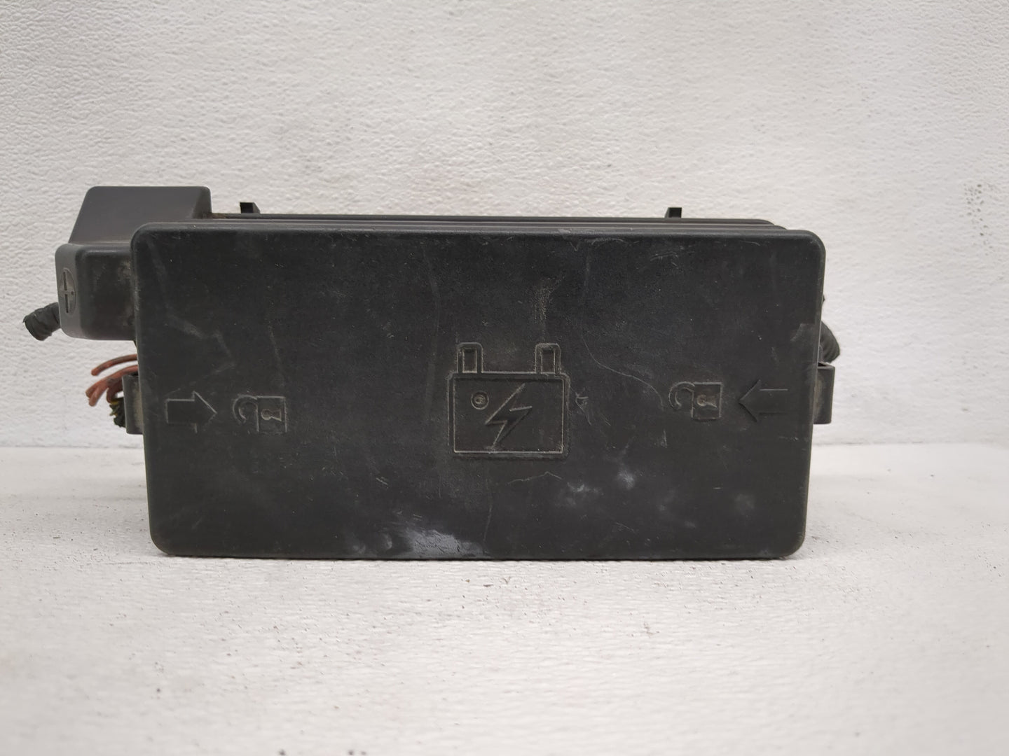 2006-2007 Saturn Vue Fusebox Fuse Box Panel Relay Module P/N:15796346 Fits Fits 2006 2007 OEM Used Auto Parts - Oemusedautop