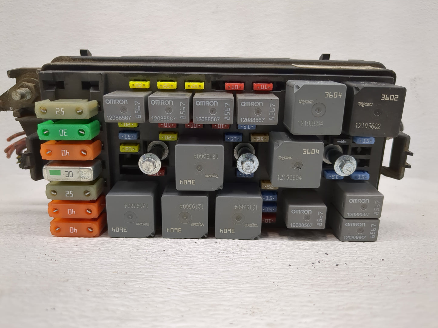 2006-2007 Saturn Vue Fusebox Fuse Box Panel Relay Module P/N:15796346 Fits Fits 2006 2007 OEM Used Auto Parts - Oemusedautop