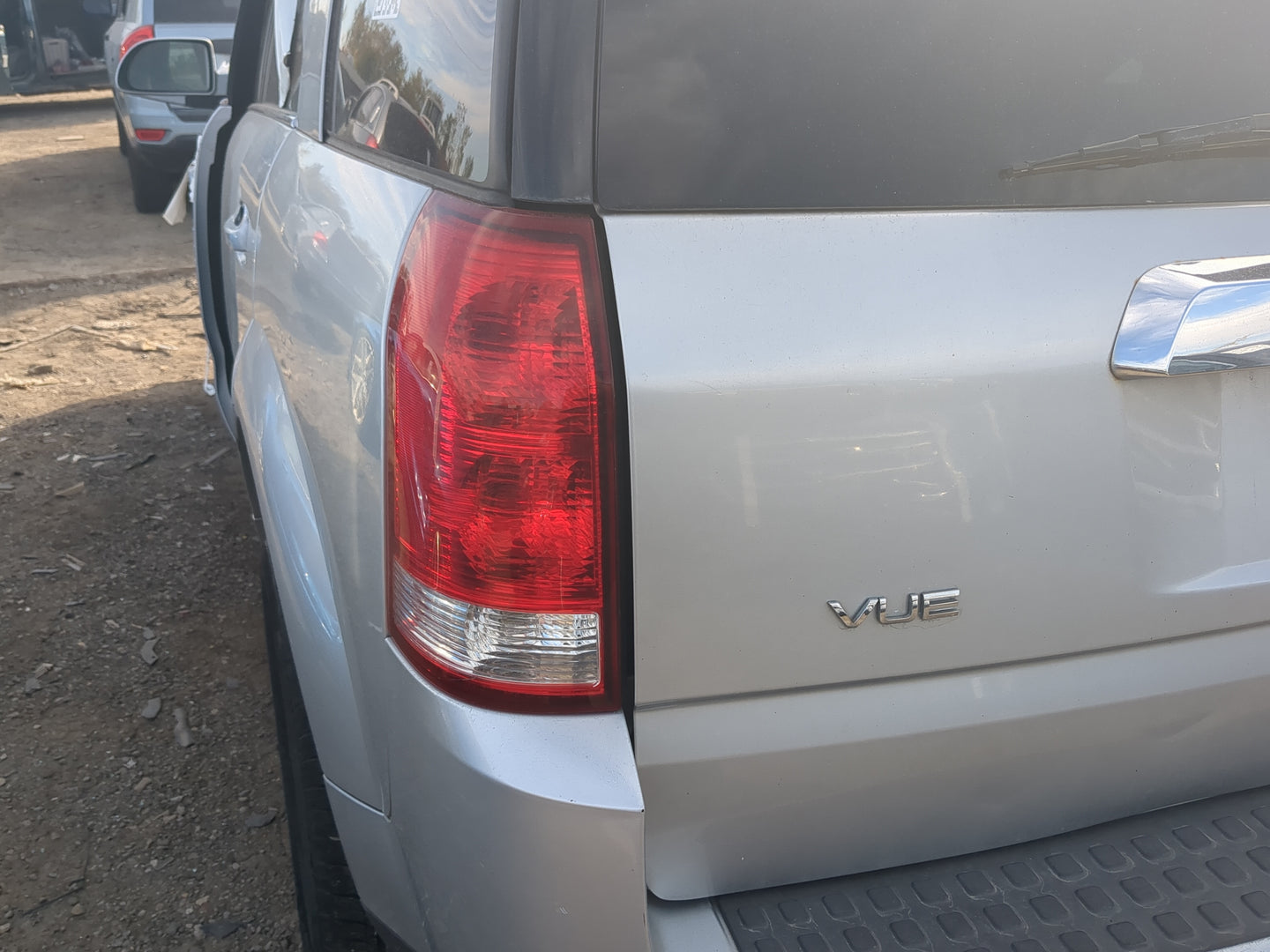 2004-2007 Saturn Vue Tail Light Assembly Driver Left OEM Fits Fits 2004 2005 2006 2007 OEM Used Auto Parts - Oemusedautopart