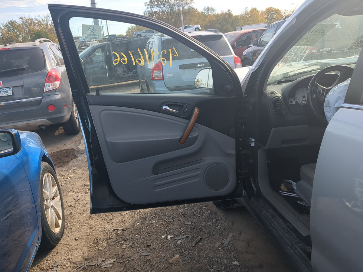 2006-2007 Saturn Vue Driver Front Door Oem - Oemusedautoparts1.com