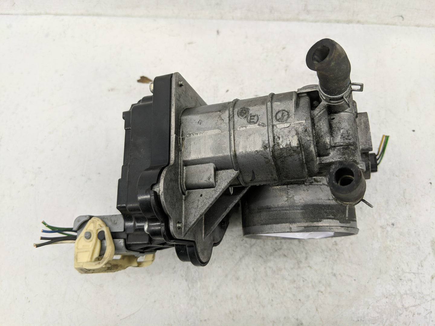 2004-2007 Saturn Vue Throttle Body P/N:079800-5410 Fits Fits 2004 2005 2006 2007 OEM Used Auto Parts - Oemusedautoparts1.com