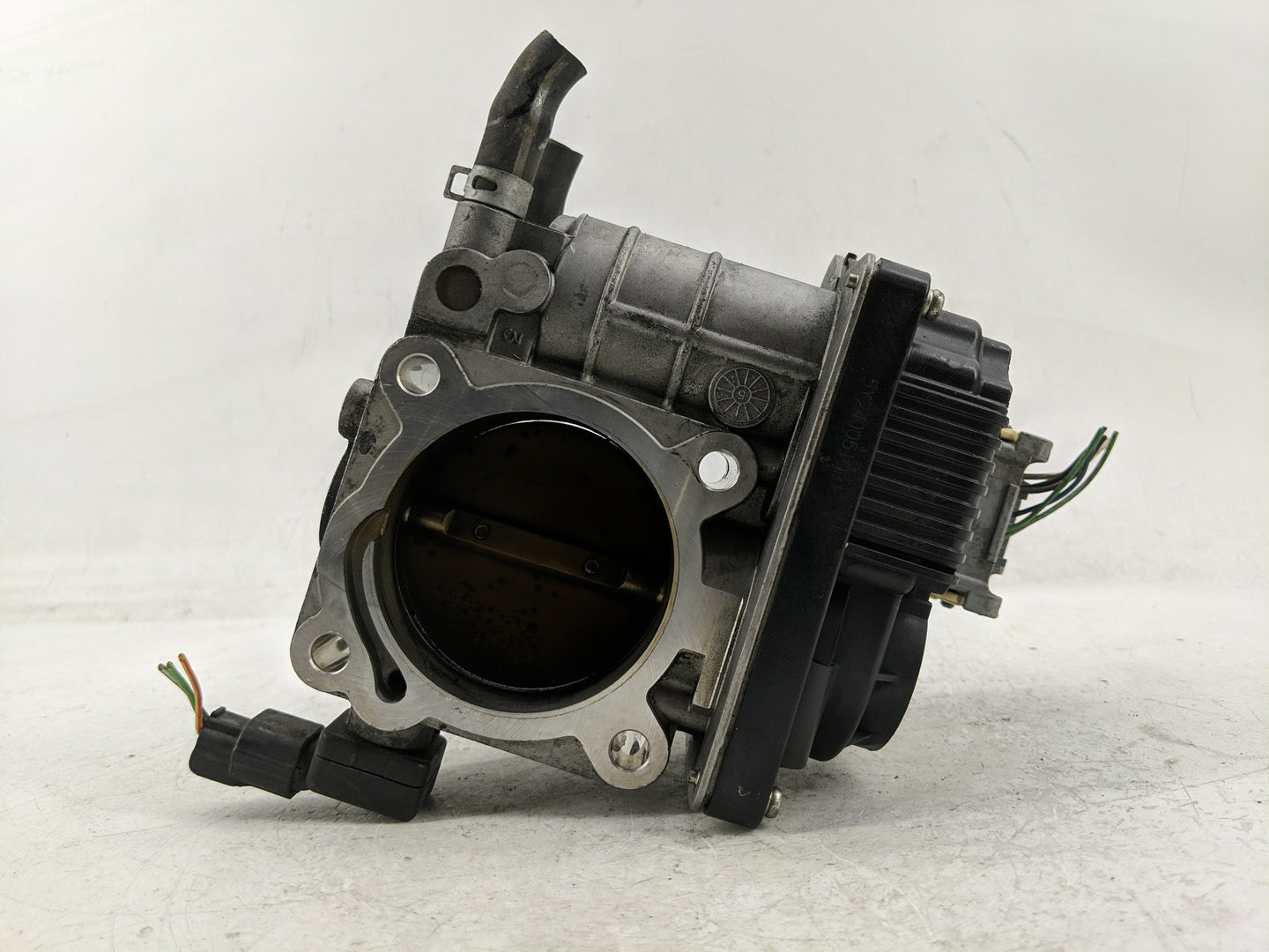 2004-2007 Saturn Vue Throttle Body P/N:079800-5410 Fits Fits 2004 2005 2006 2007 OEM Used Auto Parts - Oemusedautoparts1.com