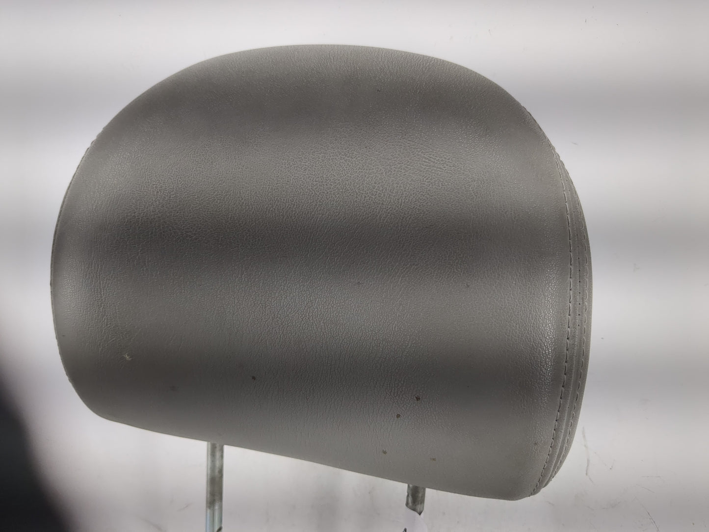 2003-2007 Saturn Vue Headrest Head Rest Rear Seat Fits Fits 2003 2004 2005 2006 2007 OEM Used Auto Parts - Oemusedautoparts1