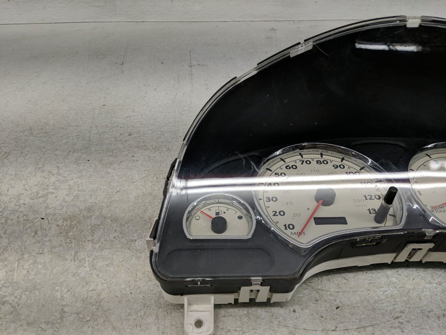 2006-2007 Saturn Vue Instrument Cluster Speedometer Gauges P/N:10369366 Fits Fits 2006 2007 OEM Used Auto Parts - Oemusedaut