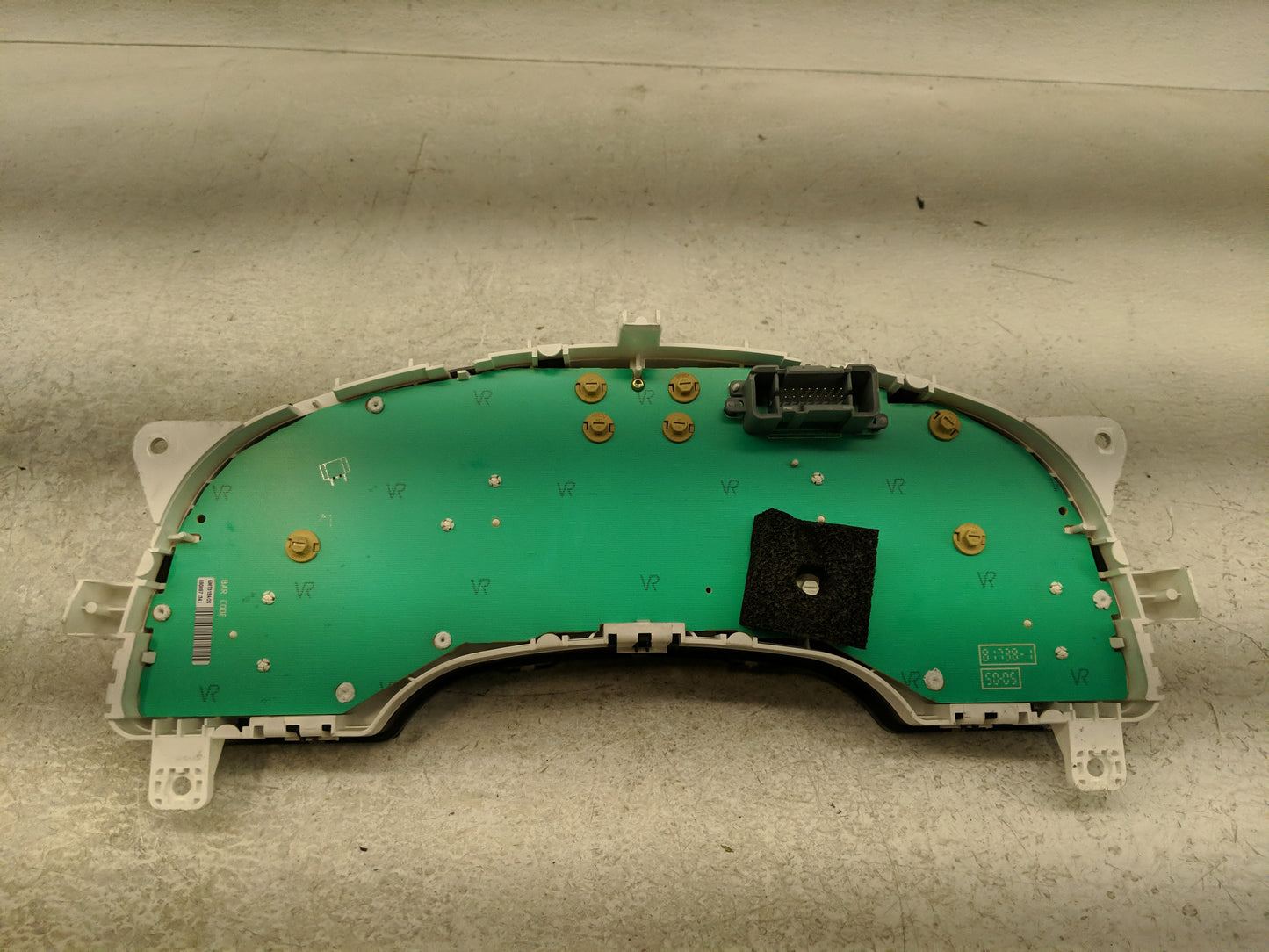 2006-2007 Saturn Vue Instrument Cluster Speedometer Gauges P/N:10369366 Fits Fits 2006 2007 OEM Used Auto Parts - Oemusedaut