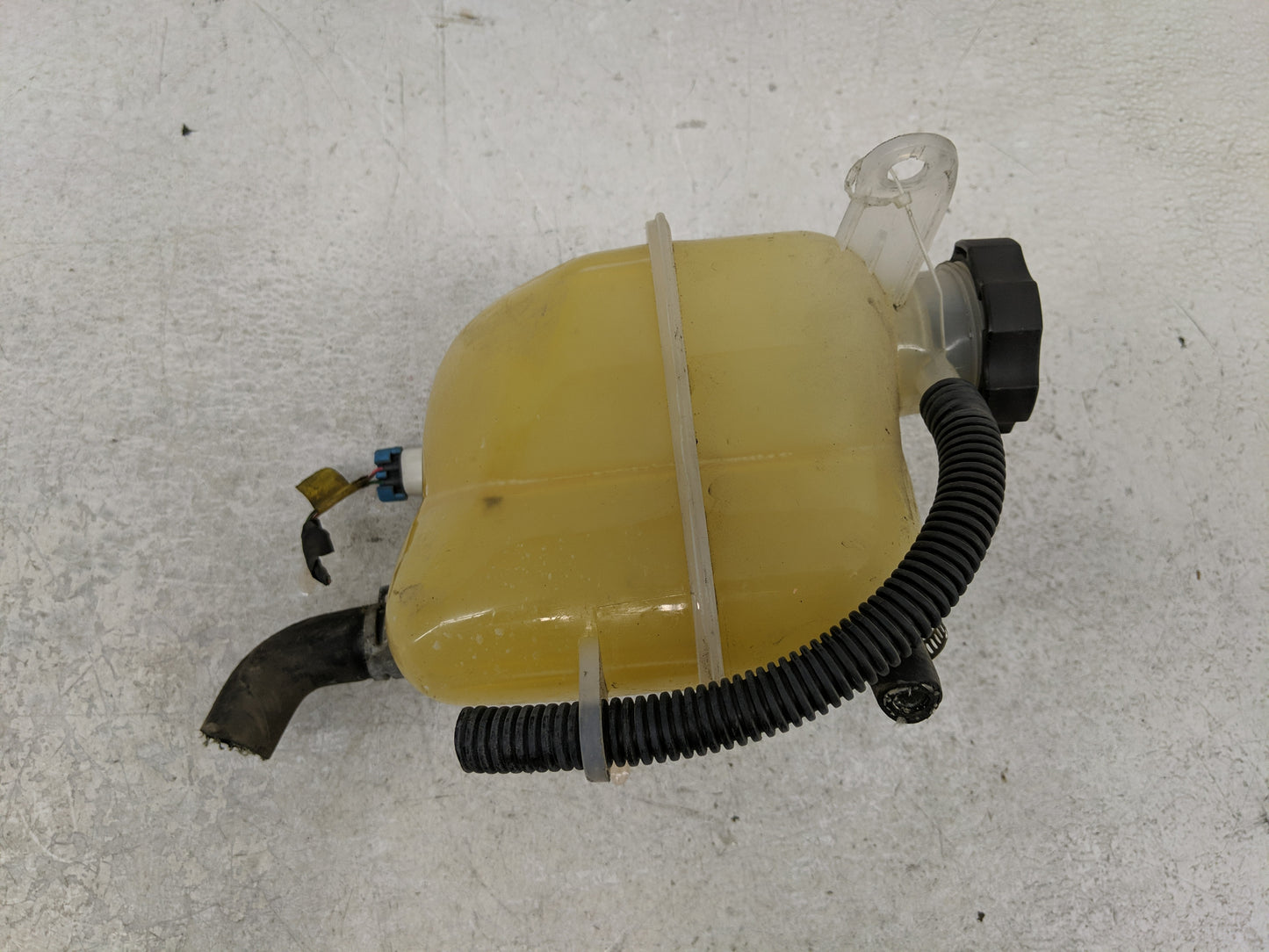 2002-2007 Saturn Vue Windshield Washer Fluid Reservoir Bottle Oem - Oemusedautoparts1.com