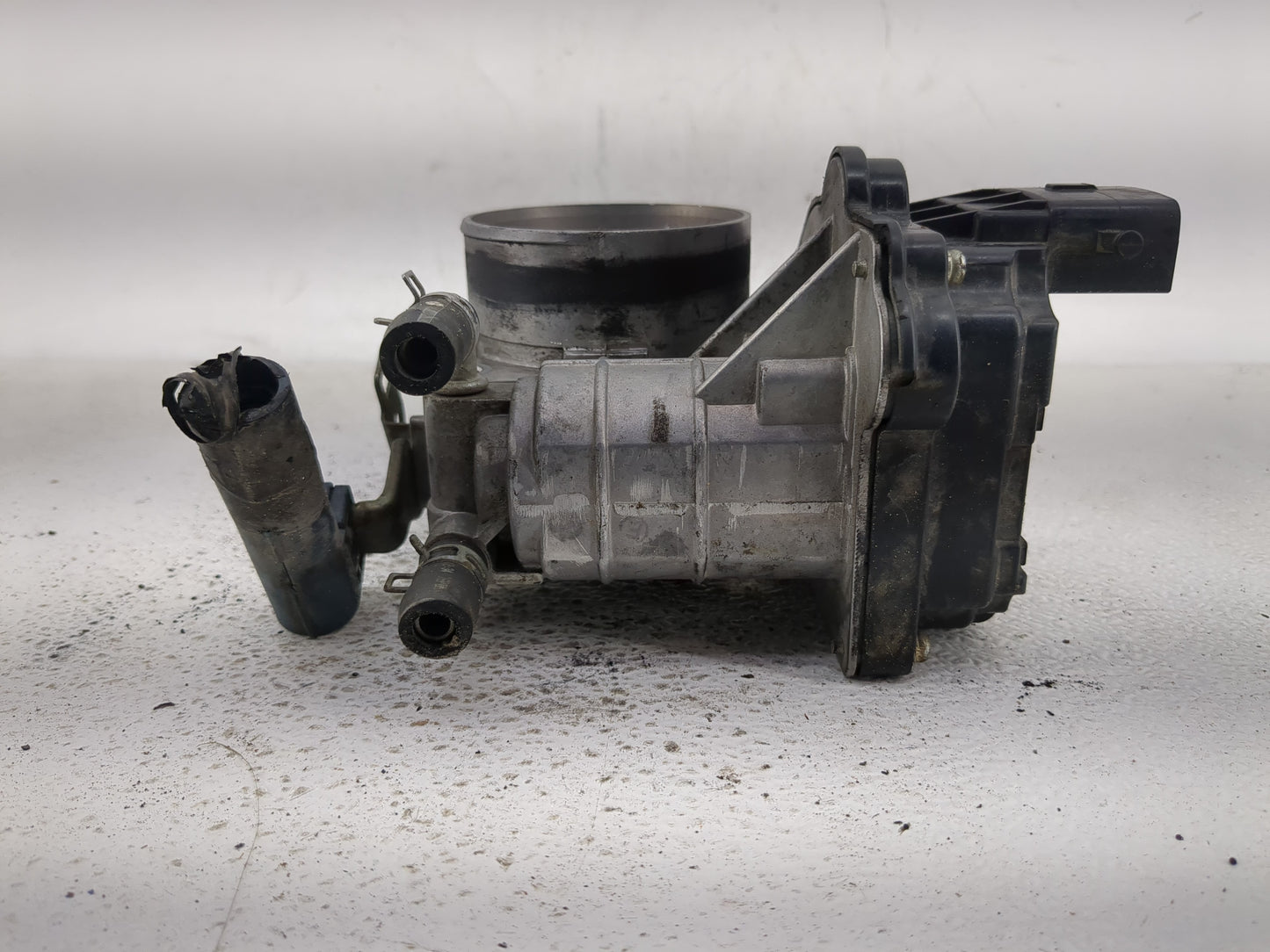 2002-2007 Saturn Vue Throttle Body P/N:079800-5410 Fits Fits 2002 2003 2004 2005 2006 2007 OEM Used Auto Parts - Oemusedauto