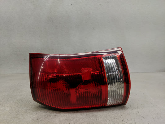 2004-2007 Saturn Vue Tail Light Assembly Passenger Right OEM P/N:2GCX-13407-AC Fits Fits 2004 2005 2006 2007 OEM Used Auto P