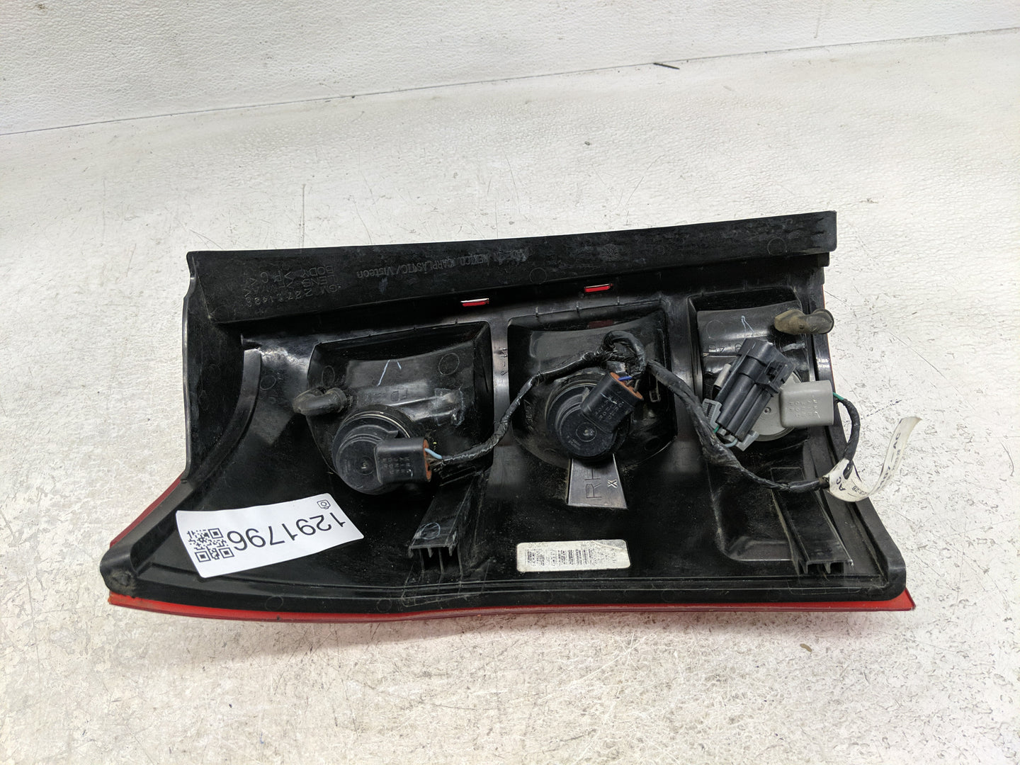 2004-2007 Saturn Vue Tail Light Assembly Passenger Right OEM Fits Fits 2004 2005 2006 2007 OEM Used Auto Parts - Oemusedauto