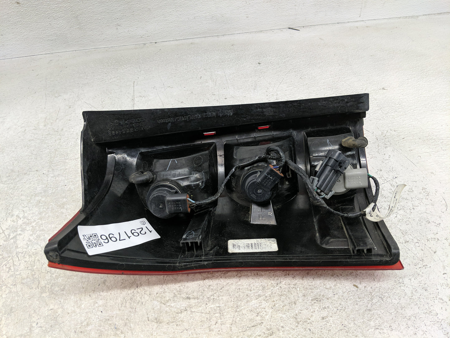 2004-2007 Saturn Vue Tail Light Assembly Passenger Right OEM Fits Fits 2004 2005 2006 2007 OEM Used Auto Parts - Oemusedauto