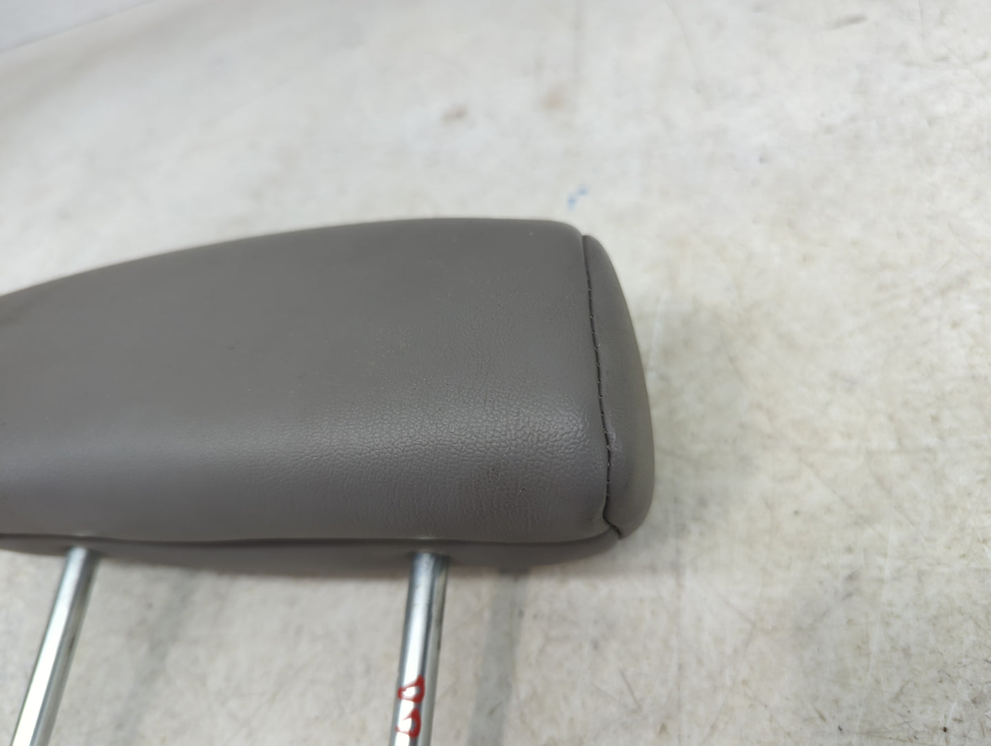 2006-2007 Saturn Vue Headrest Head Rest Front Driver Passenger Seat Grey - Oemusedautoparts1.com