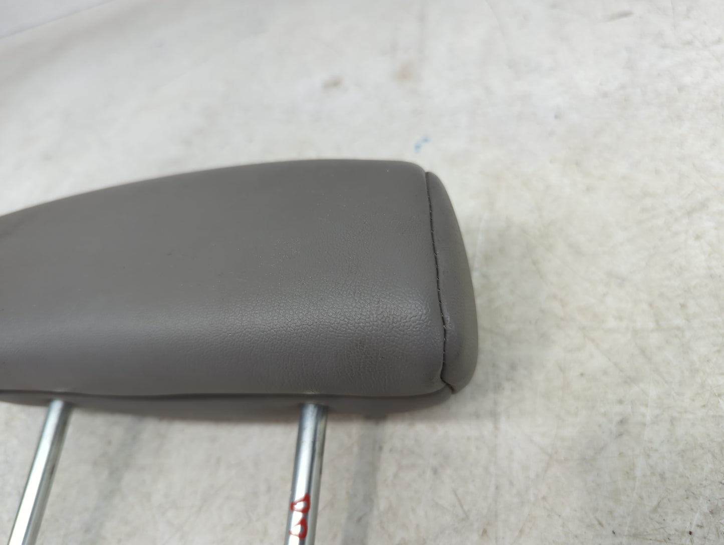 2006-2007 Saturn Vue Headrest Head Rest Front Driver Passenger Seat Grey - Oemusedautoparts1.com