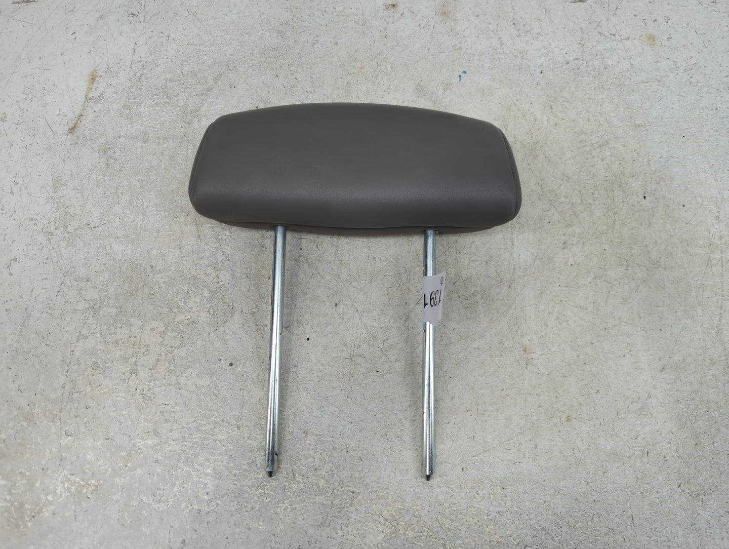 2003-2007 Saturn Vue Headrest Head Rest Rear Center Seat Fits Fits 2003 2004 2005 2006 2007 OEM Used Auto Parts - Oemusedaut